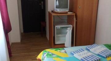 Фото номера Стандартный двухместный номер с 1 кроватью и общей ванной комнатой Гостиница Valeri г. Витязево 3