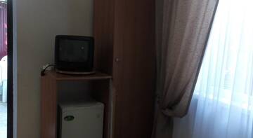 Фото номера Четырехместный номер &quot;Комфорт&quot; Гостиница Valeri г. Витязево 4