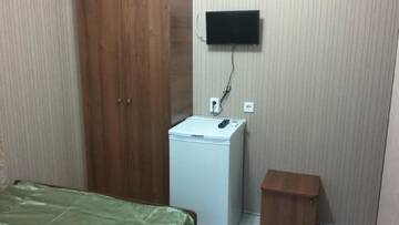 Фото номера Двухместный номер Делюкс с 1 кроватью и балконом Гостиница Гостевой дом &quot;Уютный&quot; г. Витязево 6