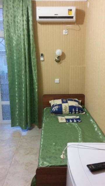 Фото номера Семейный номер с балконом Гостиница Гостевой дом &quot;Уютный&quot; г. Витязево 9