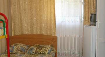 Фото номера Стандартный четырехместный номер Гостевой дом Yugra г. Витязево 3