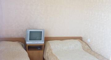 Фото номера Стандартный трехместный номер Гостиница Влас г. Витязево 3