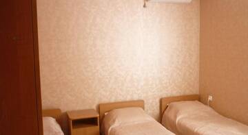 Фото номера Стандартный трехместный номер Гостиница Влас г. Витязево 7