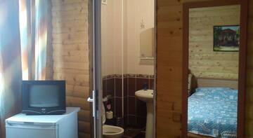 Фото номера Трехместный номер &quot;Комфорт&quot; Гостиница Guest House Slava г. Витязево 4