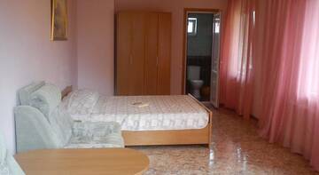 Фото номера Классический четырёхместный номер Гостиница Guest House Slava г. Витязево 2