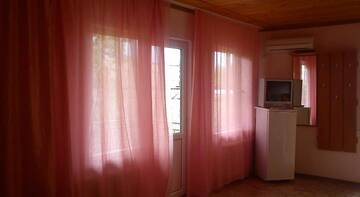 Фото номера Классический четырёхместный номер Гостиница Guest House Slava г. Витязево 5