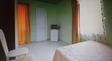 Фото номера Трехместный номер  Гостиница Guest House Nikos г. Витязево 4
