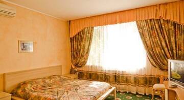 Фото номера Номер Делюкс с кроватью размера &quot;king-size&quot; Гостевой дом Diamond club haus г. Витязево 3