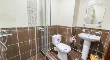 Фото номера  Двухместный номер Делюкс с 1 кроватью или 2 отдельными кроватями и балконом Гостиница Атриум Люкс г. Витязево 20