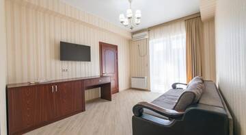 Фото номера  Двухместный номер Делюкс с 1 кроватью или 2 отдельными кроватями и балконом Гостиница Атриум Люкс г. Витязево 41