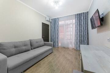 Фото номера 2-комнатная комната люкс с 1 двуспальной кроватью Отель White Hotel  г. Витязево 2