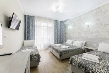 Фото номера 4-местная комната комфорт с балконом Отель White Hotel  г. Витязево 2