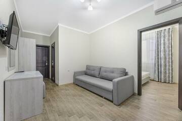 Фото номера 2-комнатная комната люкс с 1 двуспальной кроватью Отель White Hotel  г. Витязево 5