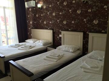 Фото номера Четырехместный номер Гостиница Акрополь г. Витязево 4
